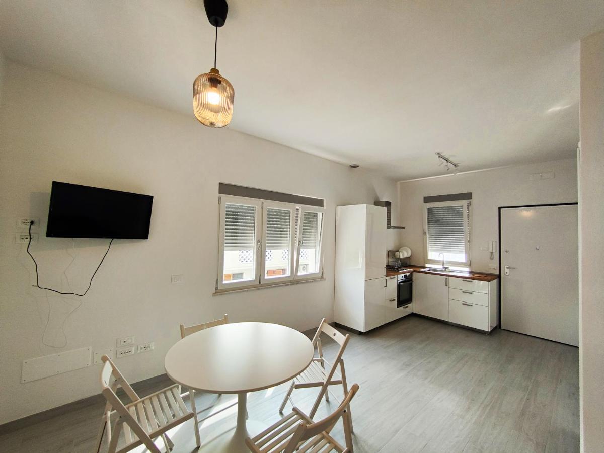 Cytrus Apartament Villa Marina di Massa Buitenkant foto