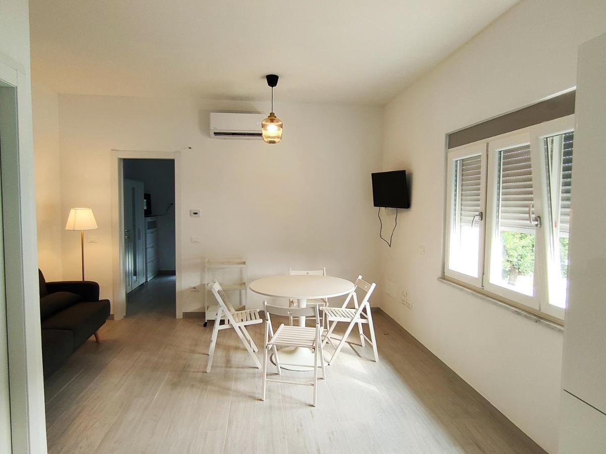 Cytrus Apartament Villa Marina di Massa Buitenkant foto