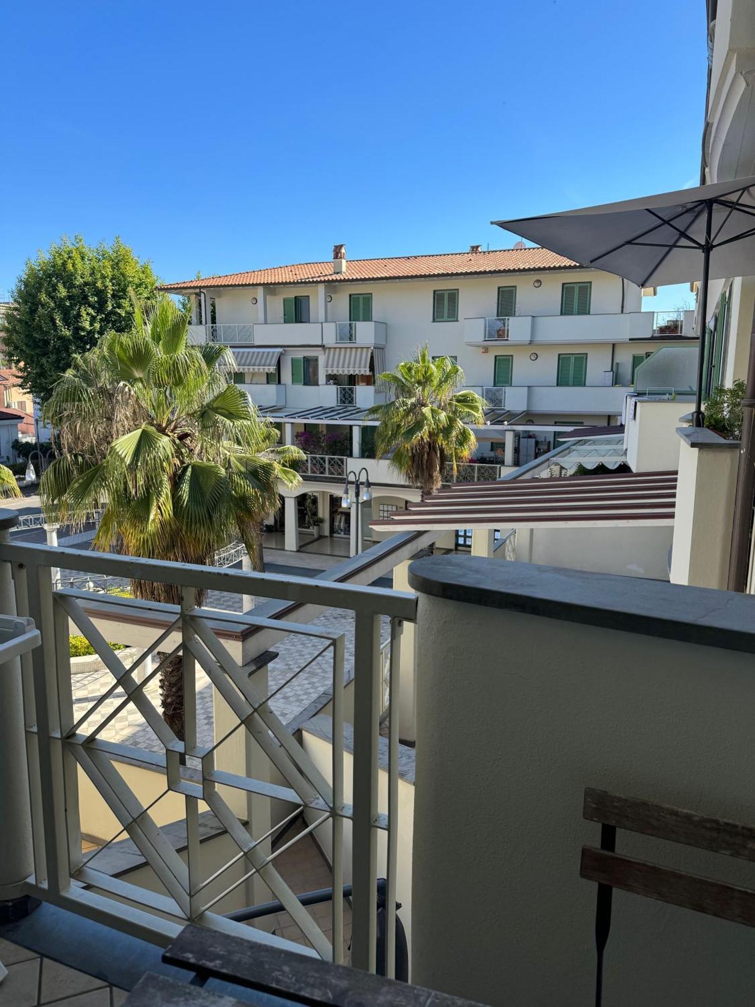 Cytrus Apartament Villa Marina di Massa Buitenkant foto